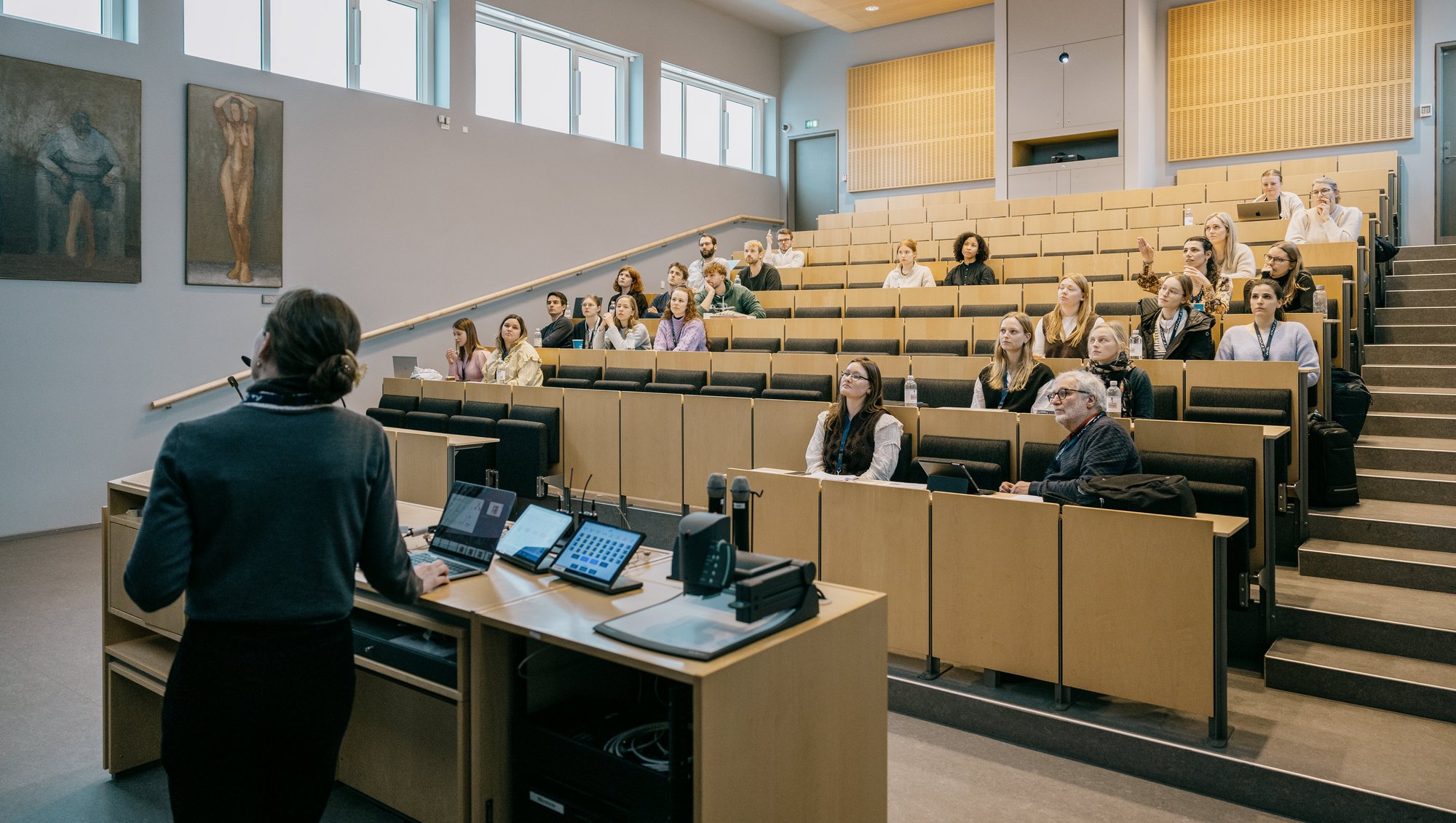 Throughout the day, a variety of pitches, flashtalks and oral sessions can be experienced around the faculty. Photo: Jens Hartmann Schmidt, AU Photo.