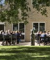 Studerende i universitetsparken