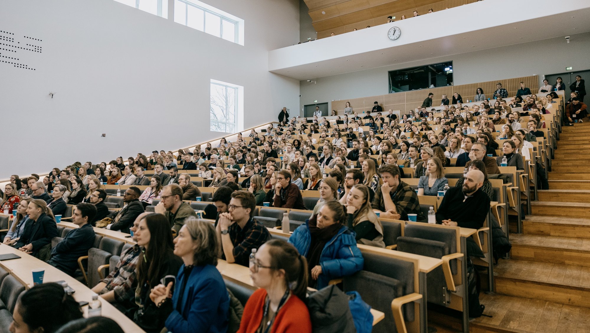 Even past noon, there is still a good turnout in the seats at the Per Kirkeby Auditorium. Photo: Jens Hartmann Schmidt, AU Photo.