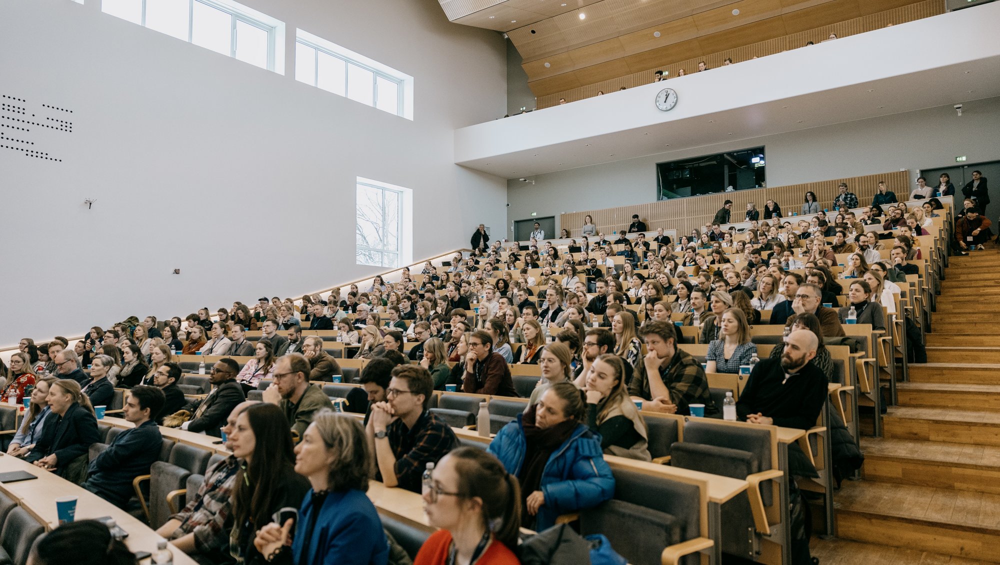Even past noon, there is still a good turnout in the seats at the Per Kirkeby Auditorium. Photo: Jens Hartmann Schmidt, AU Photo.