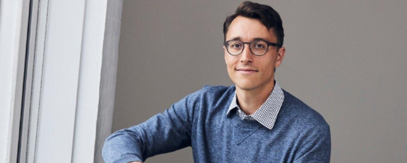 Ole Köhler-Forsberg fra Institut for Klinisk Medicin får en af AUFF’s ph.d.-priser på 50.000 kr. Foto: Anne Kring.
