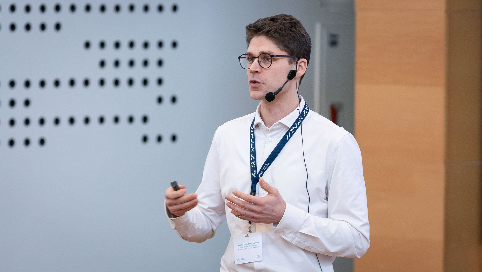 Ph.D. student Mathis Ersted Rasmussen from the Department of Clinical Medicine comes in second place in this year's Fogh-Nielsen competition and receives 25,000 DKK. Photo: Sebastian Skousgaard, AU Health.