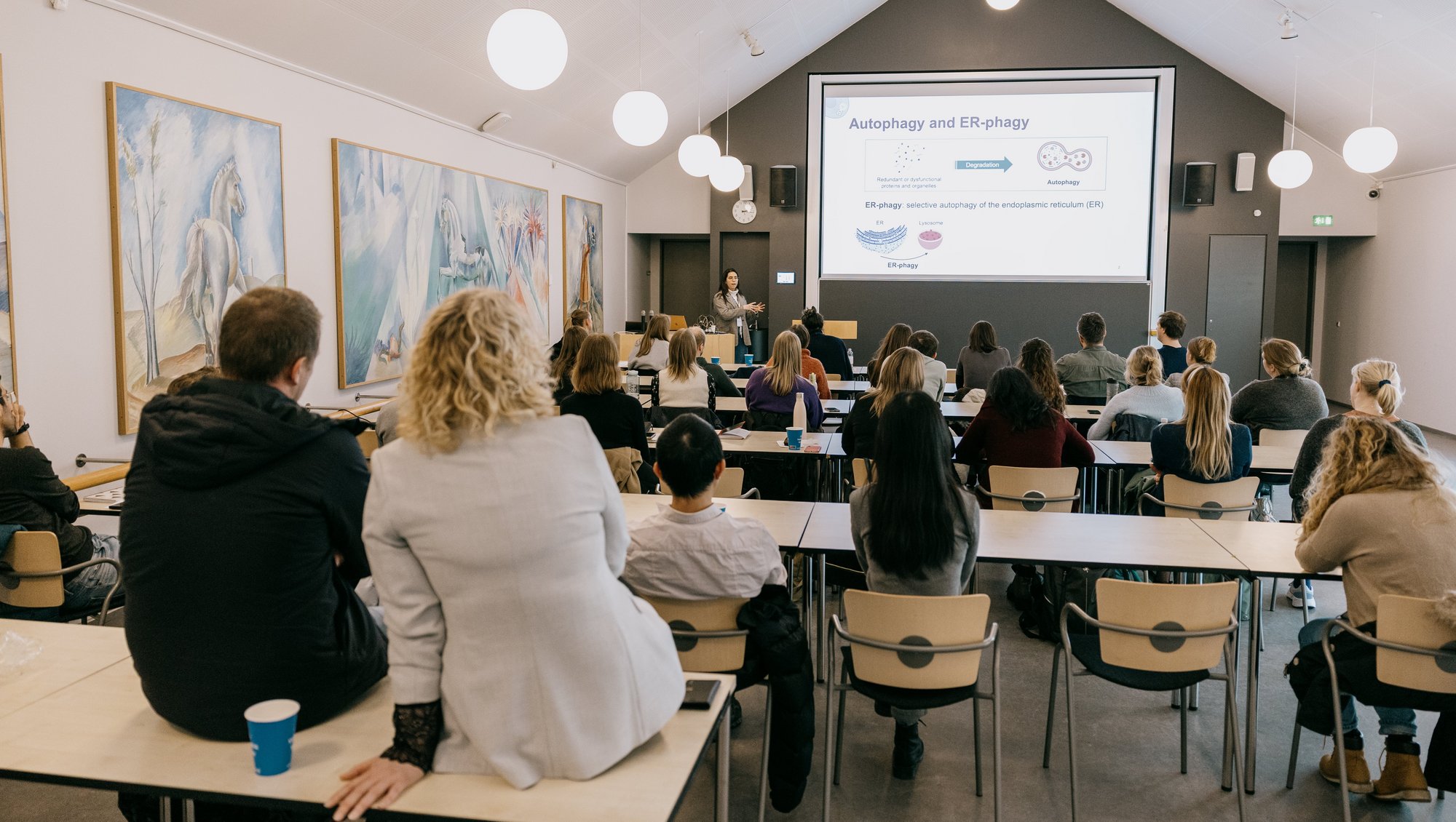 Throughout the day, a variety of pitches, flashtalks and oral sessions can be experienced around the faculty. Photo: Jens Hartmann Schmidt, AU Photo.