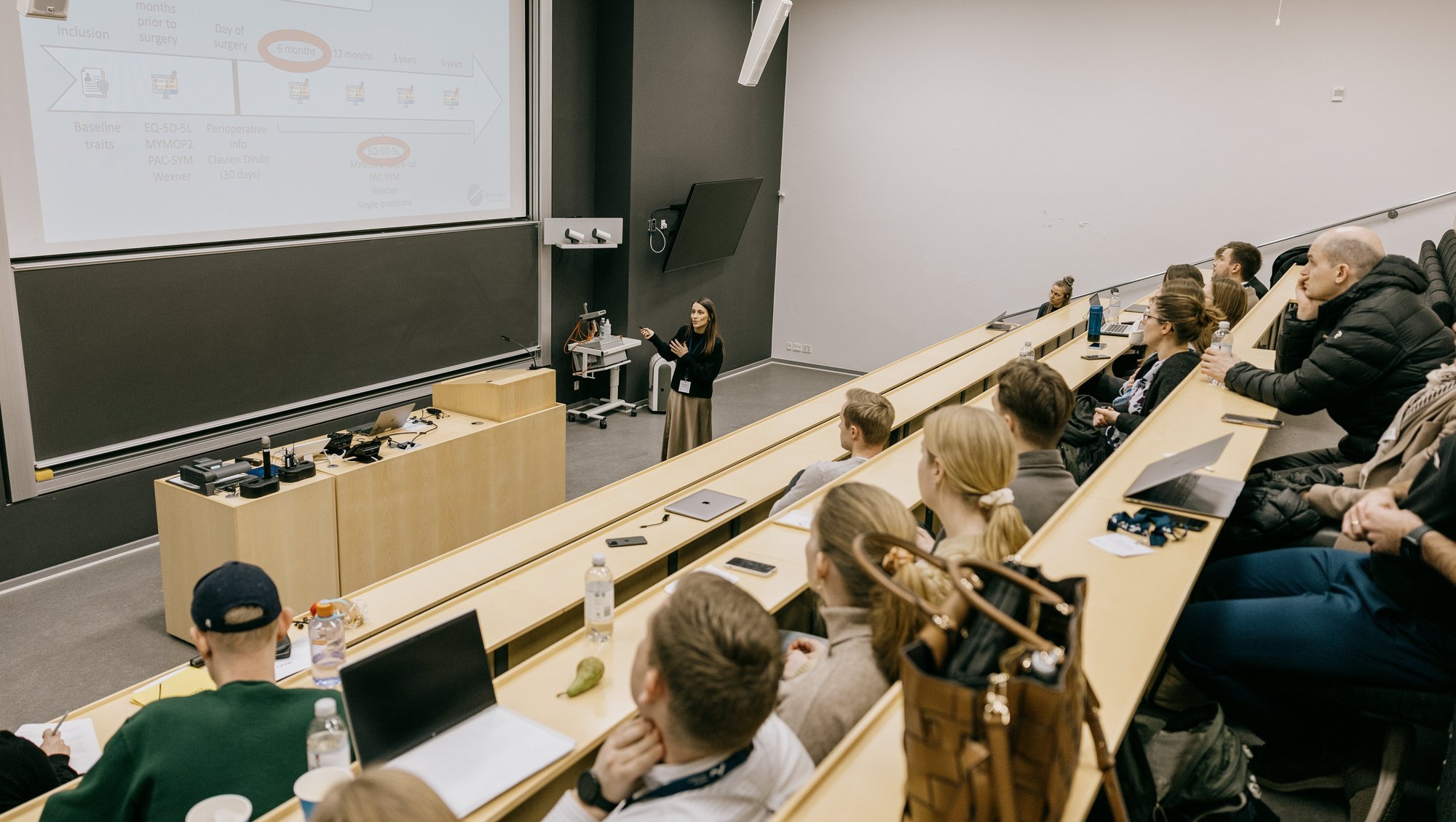 Throughout the day, a variety of pitches, flashtalks and oral sessions can be experienced around the faculty. Photo: Jens Hartmann Schmidt, AU Photo.