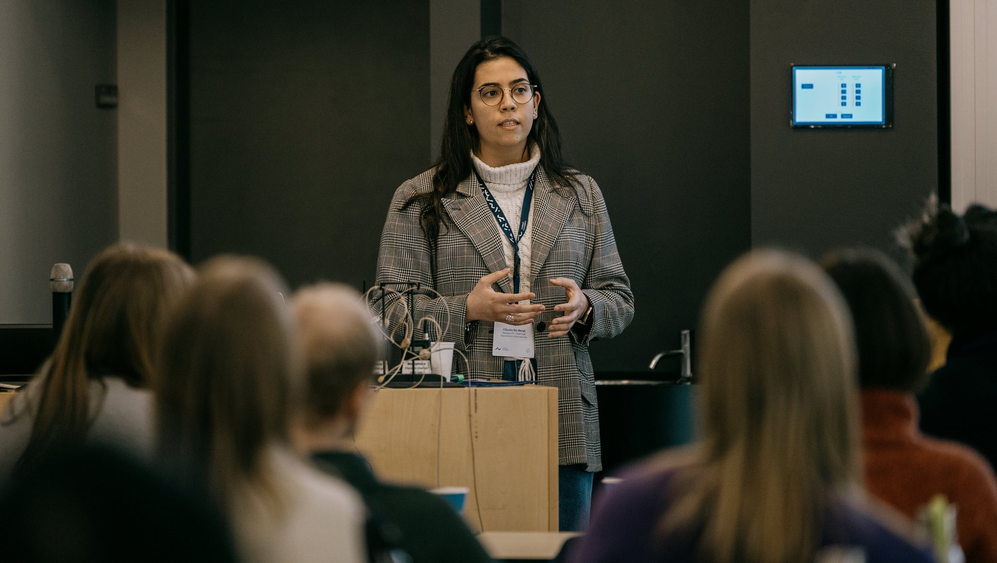 Throughout the day, a variety of pitches, flashtalks and oral sessions can be experienced around the faculty. Photo: Jens Hartmann Schmidt, AU Photo.