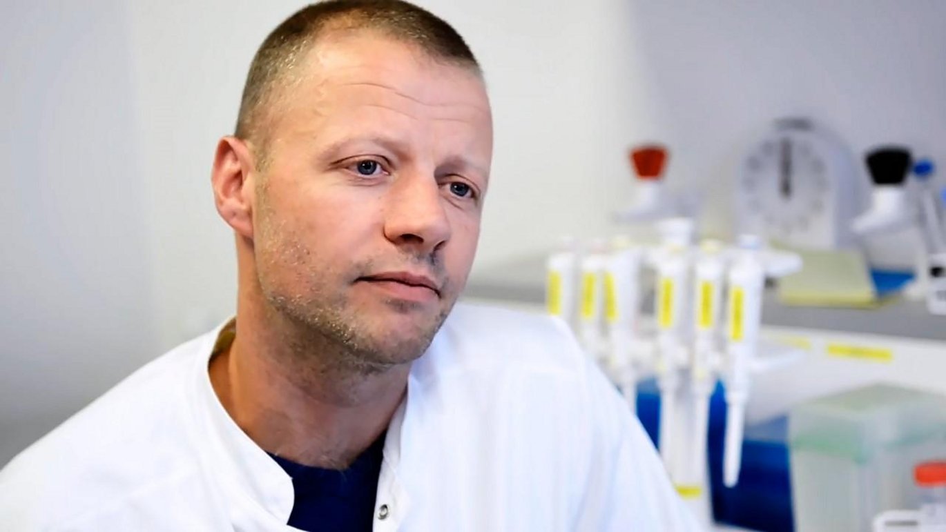 Martin Tolstrup fra Institut for Klinisk Medicin får nu endnu en bevilling til sin corona-forskning. Foto: Tonny Foghmar/AUH. Martin Tolstrup fra Institut for Klinisk Medicin får nu endnu en bevilling til sin corona-forskning. Foto: Tonny Foghmar/AUH.