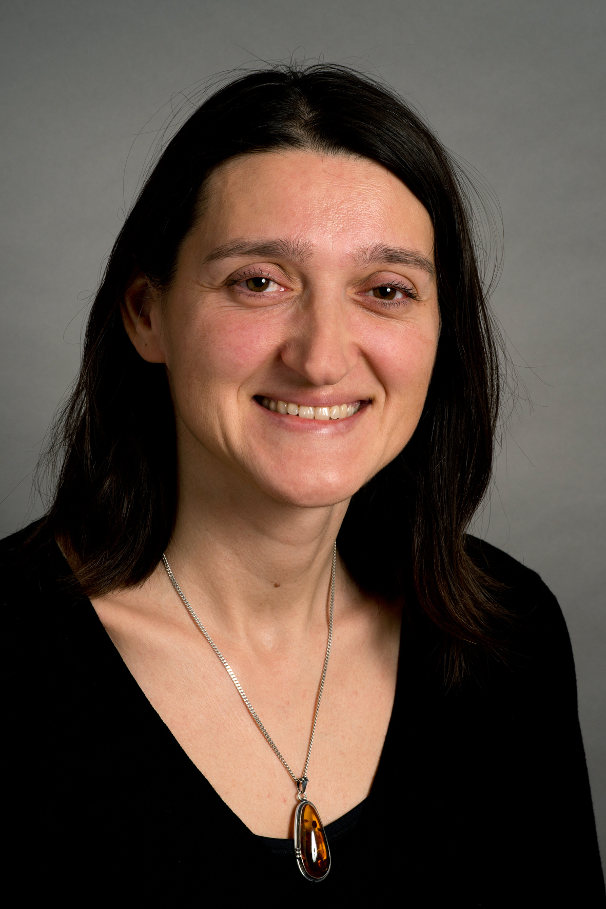 Alma Becic Pedersen vil med sin forskning forsøge at ændre den statistik, der viser, at en million mennesker på verdensplan hvert år dør efter operation. Foto: Mimosa.