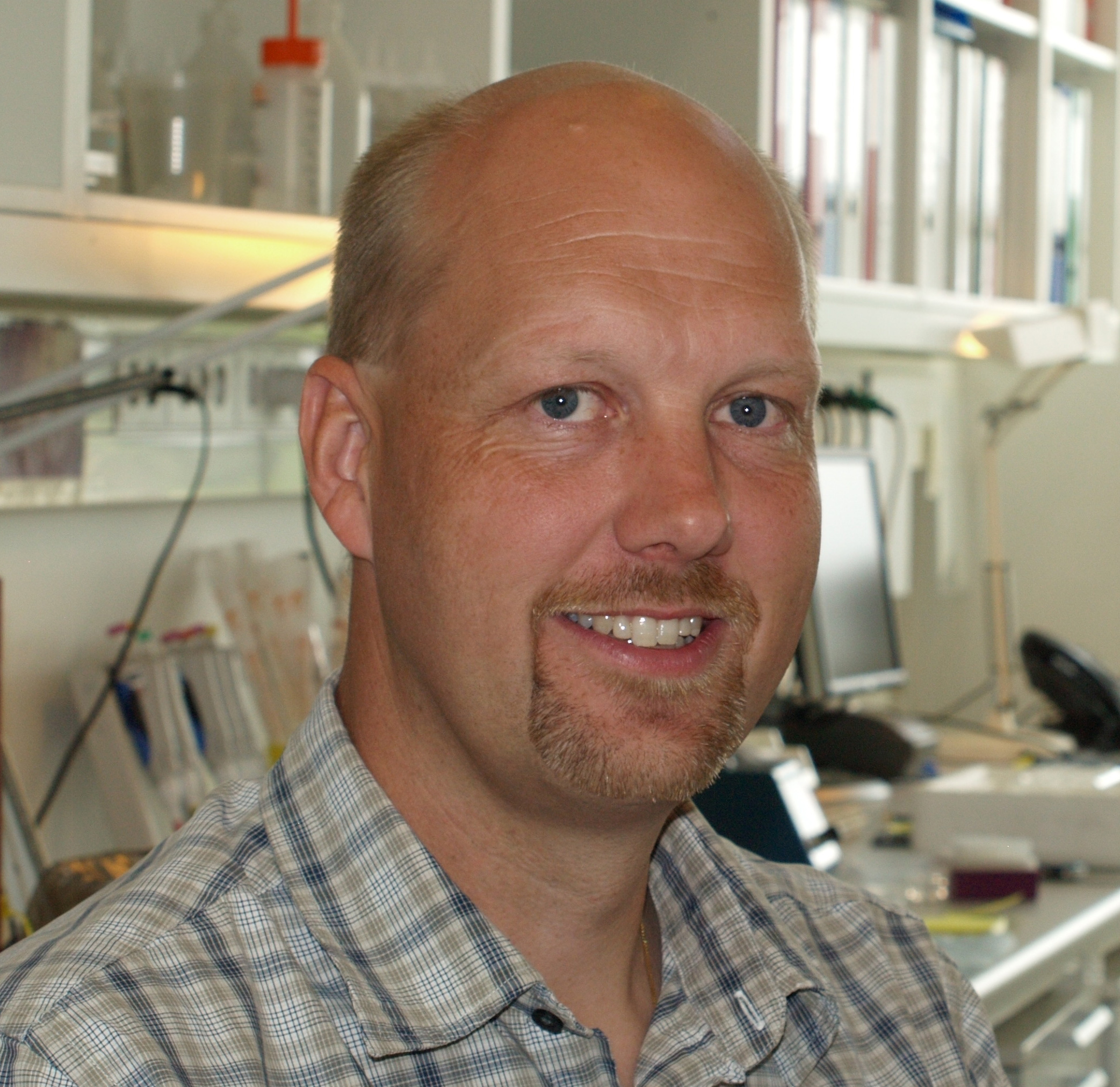 Professor ved Aarhus Universitet, Claus Lindbjerg Andersen, får 15 mio. kr. til at forbedre overlevelsen hos patienter med tarmkræft.