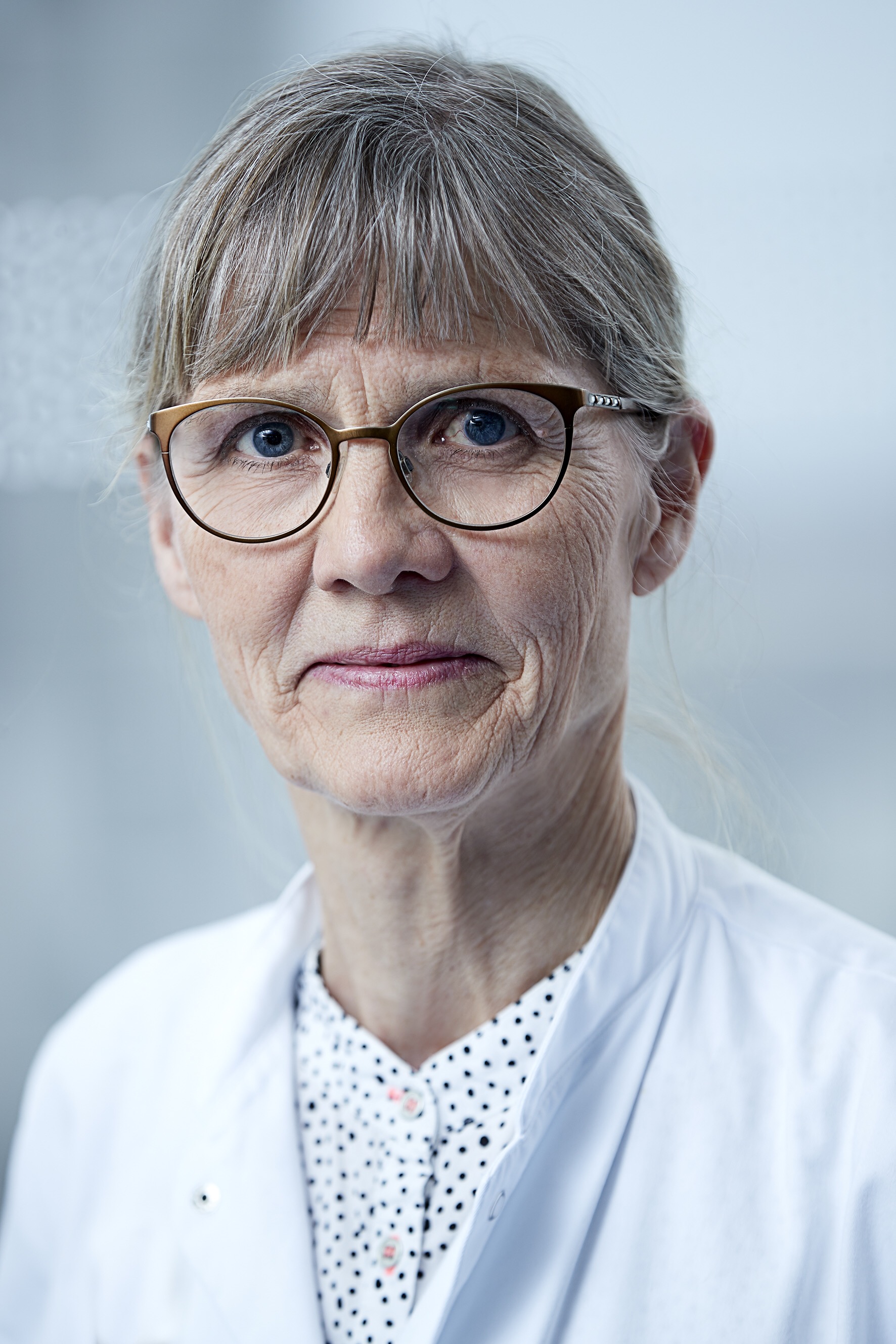 Klinisk professor Grethe Andersen skal undersøge, om det kan lade sig gøre at diagnosticere stroke-typen allerede, når patienterne hentes i ambulancen. Foto: Eigil Lihn