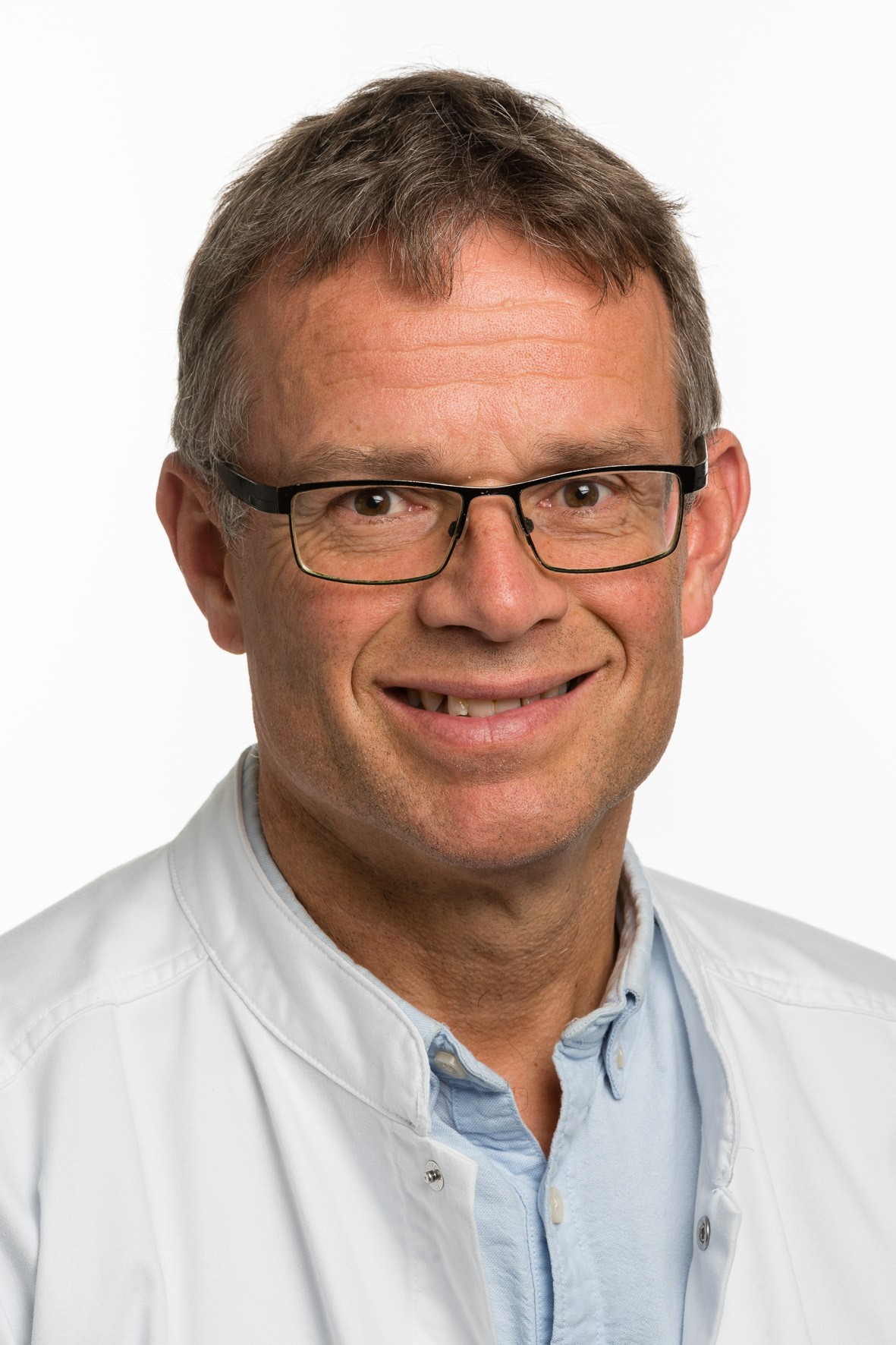 Martin Lind er ny klinisk lærestolsprofessor på Institut for Klinisk Medicin, hvor han har specialiseret sig inden for ortopædkirurgi og idrætstraumatologi. Foto:Michael Harder. Martin Lind er ny klinisk lærestolsprofessor på Institut for Klinisk Medicin, hvor han har specialiseret sig inden for ortopædkirurgi og idrætstraumatologi. Foto:Michael Harder.