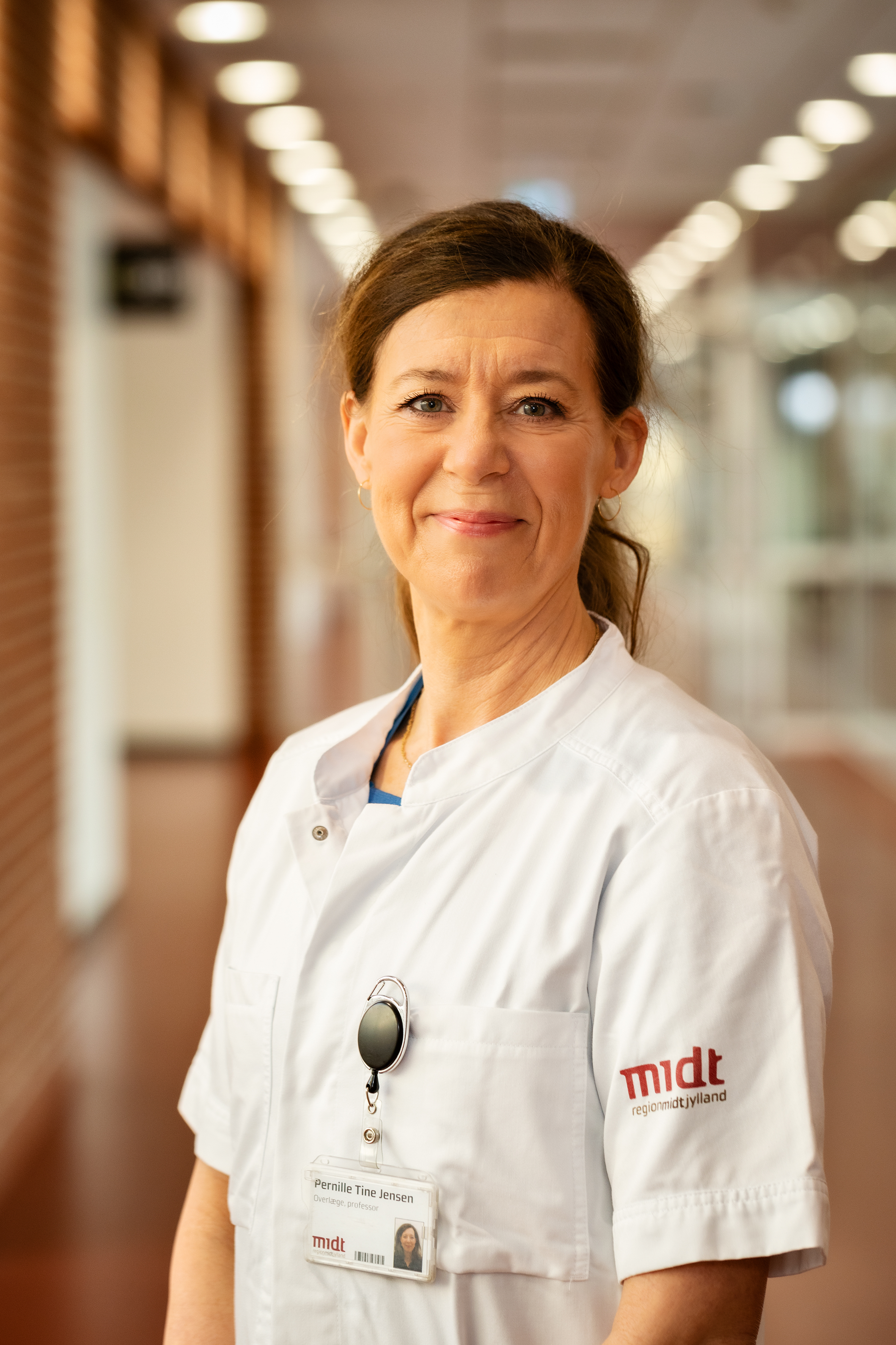 Professor og overlæge Pernille Tine Jensen står i spidsen for et nyt nationalt forskningsprojekt, som skal gavne behandlingen af kvinder med kræft i de ydre kønsorganer. Foto: Tonny Foghmar, AUH.