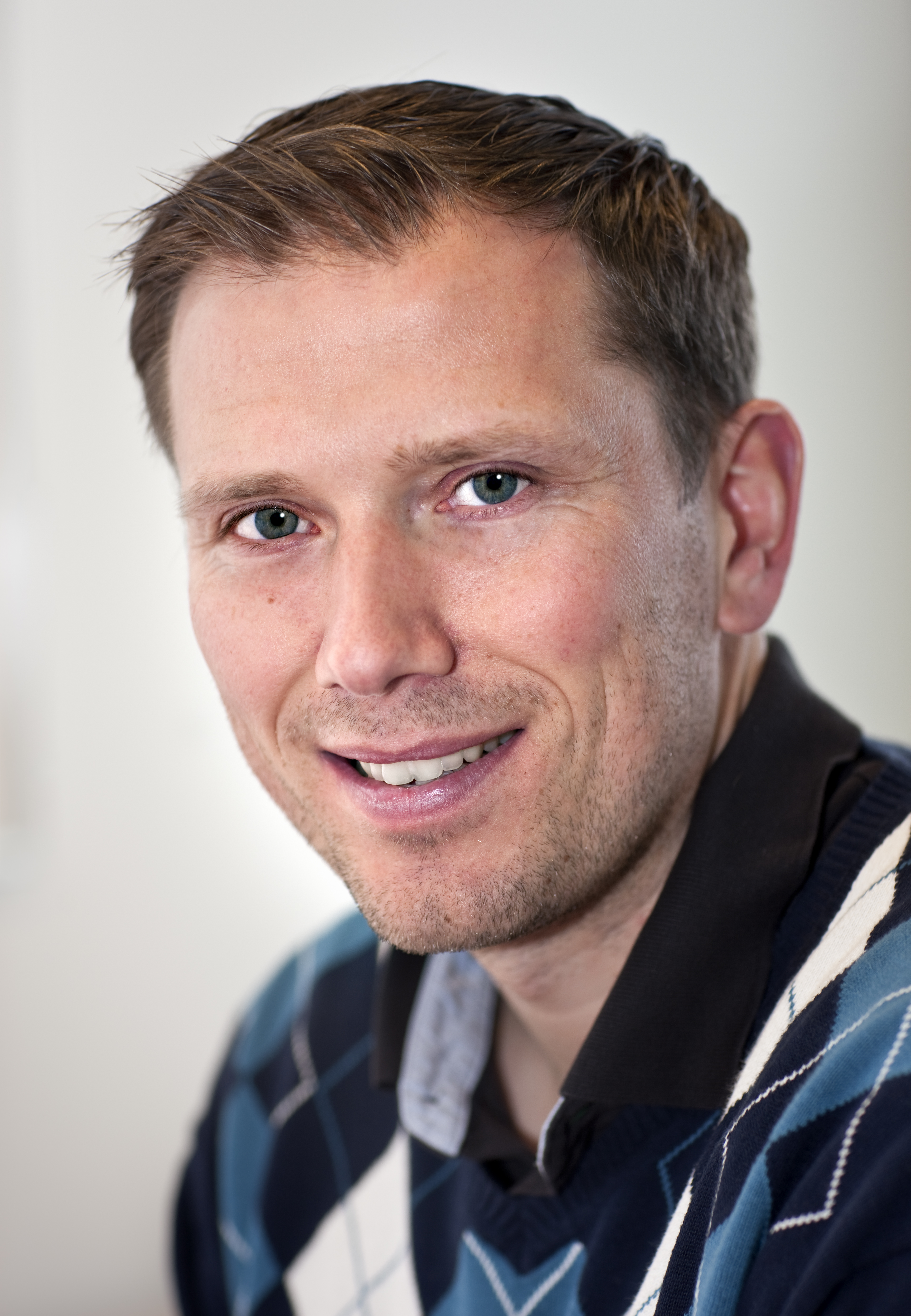 Idrætsforsker Ulrik Dalgas står bag en undersøgelse, som viser, at hård styrketræning er et langt vigtigere supplement i behandling af skleroseramte end hidtil antaget.