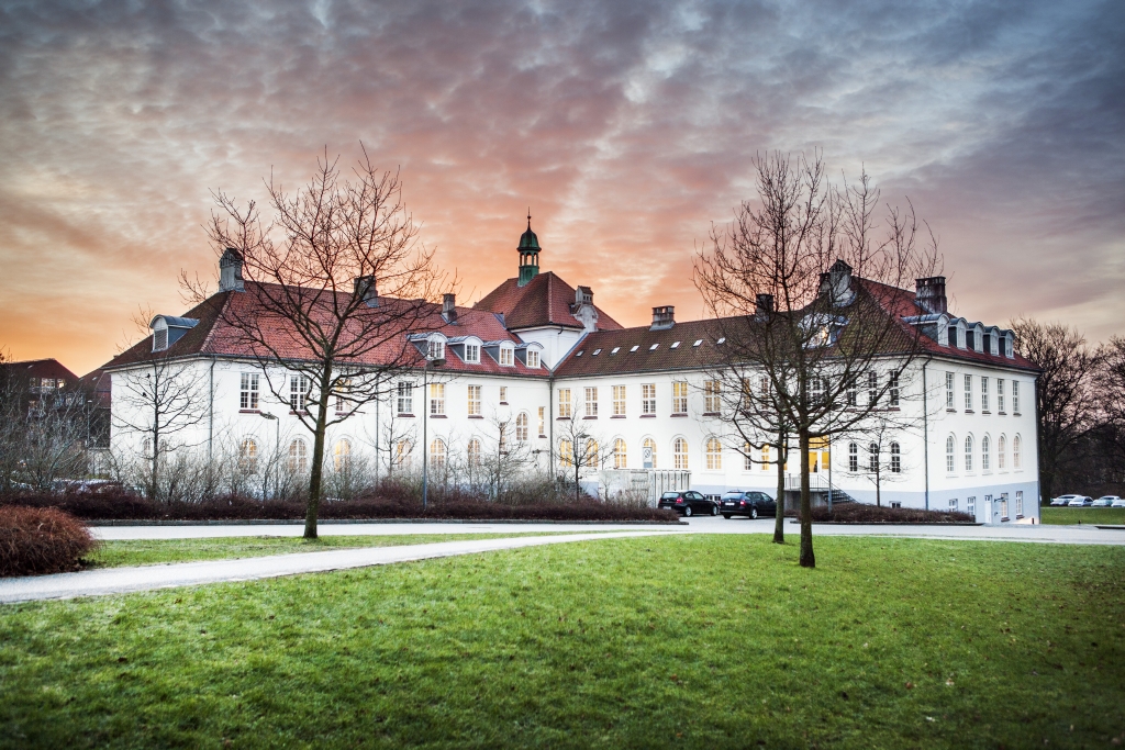 Victor Albeck Bygningen, som rummer læsesale, grupperum og bibliotek. Arkivfoto/AU.